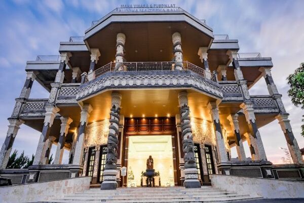 Maha Vihara dan Pusdiklat Buddha Maitreya bali
