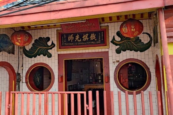 Klenteng Li Tie Guai