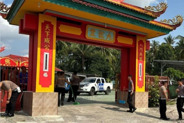 Kelenteng Sembilan Naga